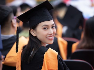 Tiểu Vy tốt nghiệp ĐH: “Tôi tự hào vì mình không bỏ cuộc”