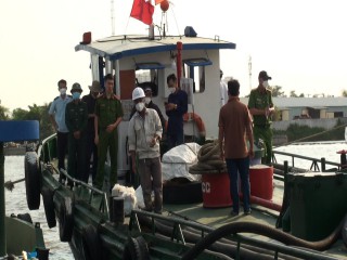 Phát hiện hầm bí mật trong tàu chở dầu trên sông Sài Gòn