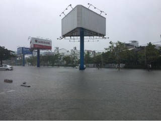 Nước tràn sân bay Đà Nẵng, nhiều chuyến bay bị hủy