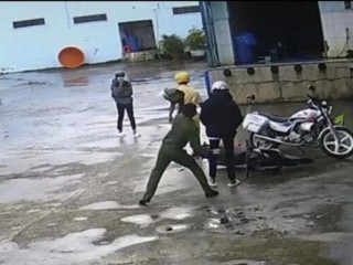 Tước danh hiệu CAND 3 cán bộ công an đánh người đi xe máy tại Sóc Trăng