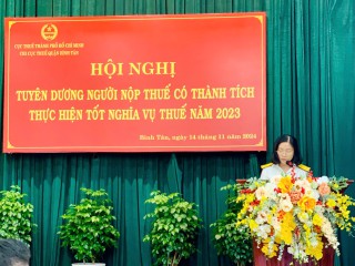 Chi cục Thuế quận Bình Tân tuyên dương người nộp thuế trong việc thực hiện nghĩa vụ thuế năm 2023