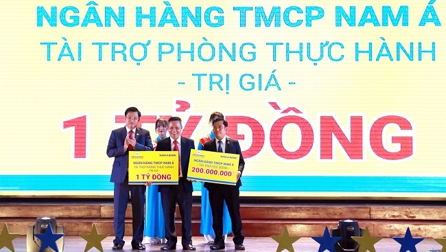 Nam A Bank đưa công nghệ ngân hàng 4.0 đến sinh viên TP.HCM
