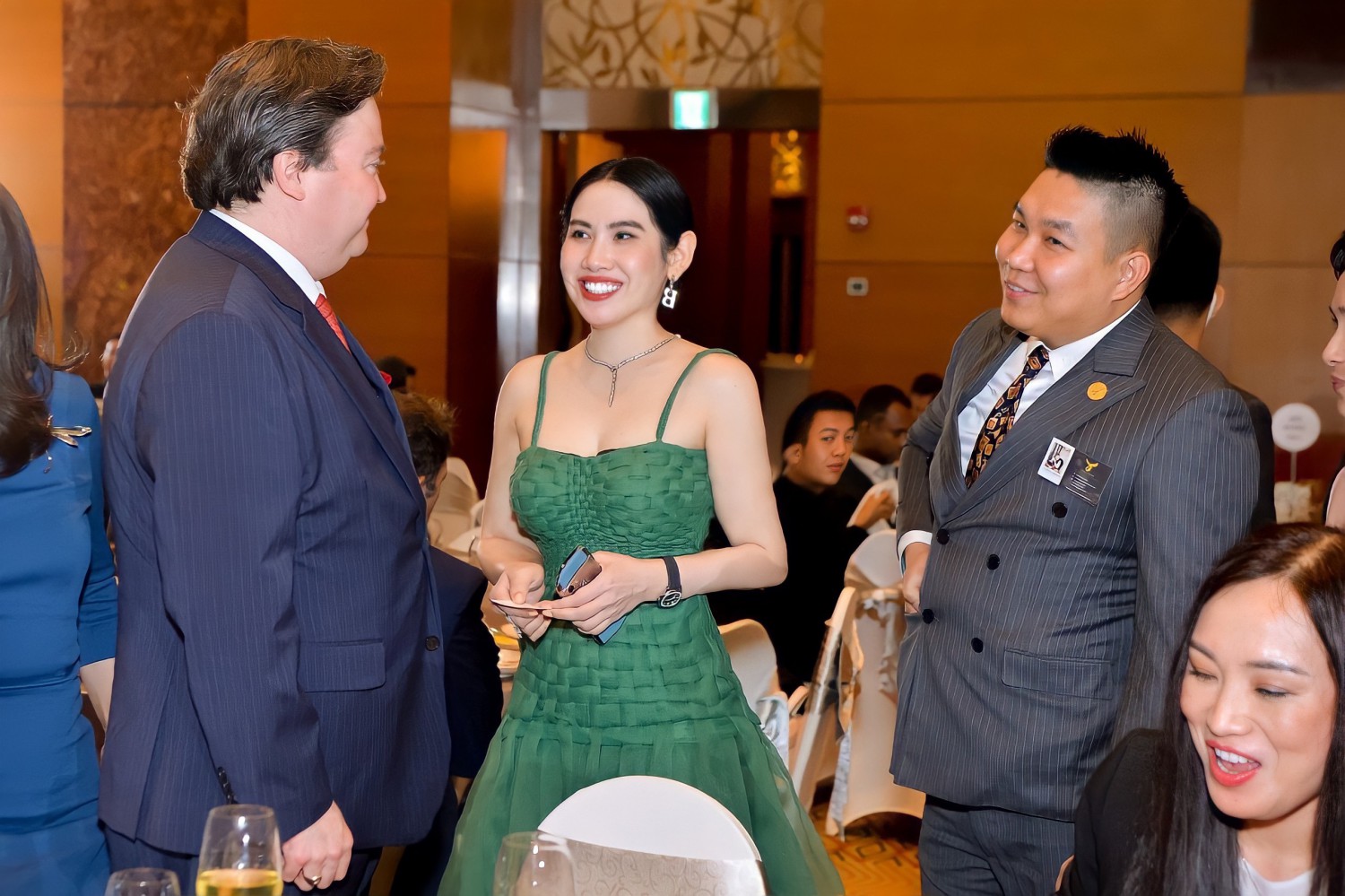 Hoa hậu Nhân ái Nguyễn Xuân My vinh dự gặp gỡ, vui mừng tiếp đón tân Đại sứ Mỹ tại Việt Nam Marc Knapper (1)