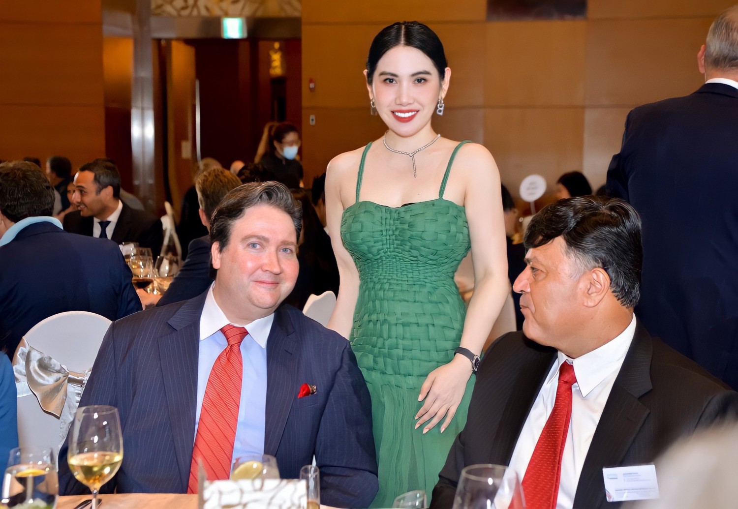 Hoa hậu Nhân ái Nguyễn Xuân My vinh dự gặp gỡ, vui mừng tiếp đón tân Đại sứ Mỹ tại Việt Nam Marc Knapper (2)