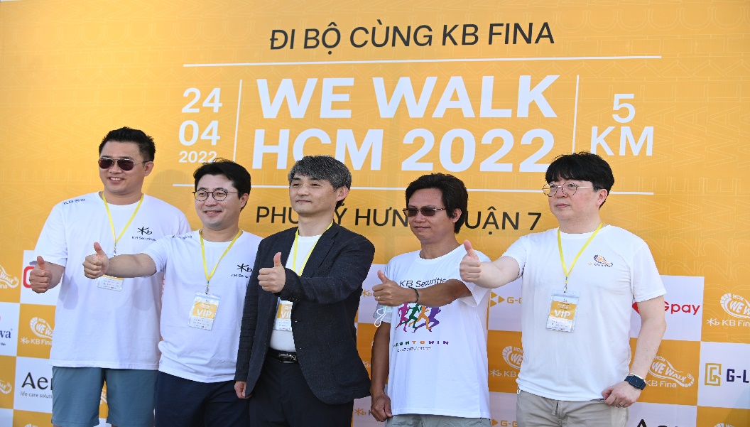 We Walk Hồ Chí Minh – Đi bộ nhận thưởng cùng KB Fina