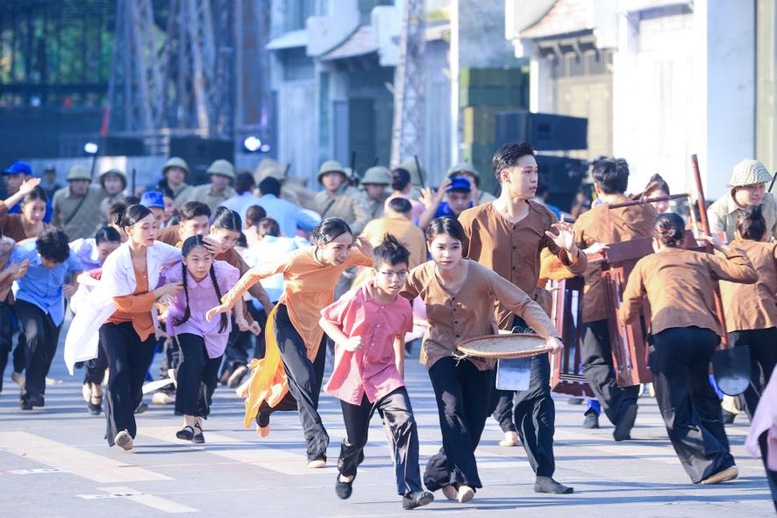 Thủ tướng Phạm Minh Chính dự 'Ngày hội Văn hóa vì hòa bình' của Hà Nội- Ảnh 11.