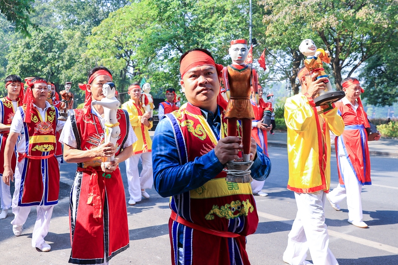 Thủ tướng Phạm Minh Chính dự 'Ngày hội Văn hóa vì hòa bình' của Hà Nội- Ảnh 22.